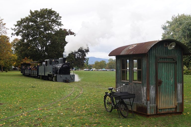 Bahnbetrieb beim Frankfurter Feldbahnmuseum 01 768x511