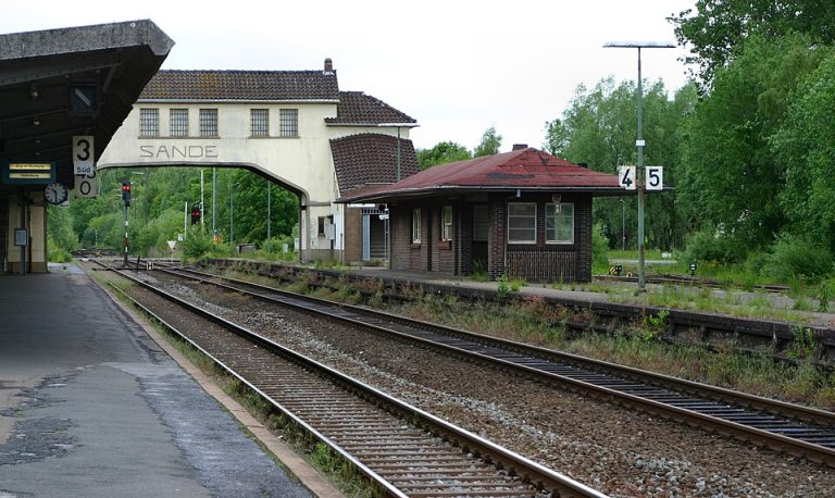 Bahnhof Sande 768x458