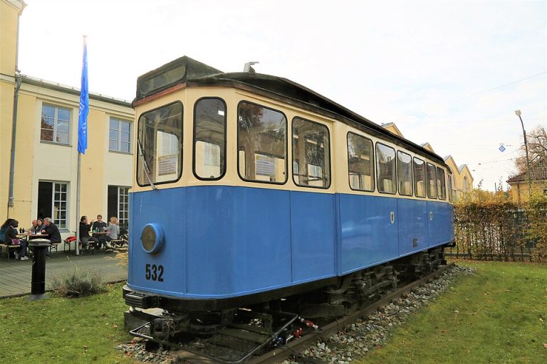 E Wagen vor MVG Museum 768x512